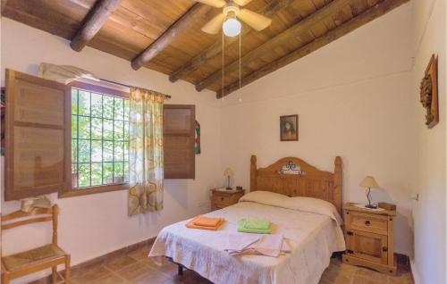  Beautiful home in Totaln with 6 Bedrooms and Outdoor swimming pool in Olías