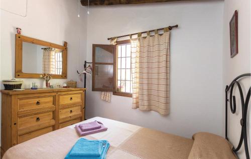  Beautiful home in Totaln with 6 Bedrooms and Outdoor swimming pool in Olías