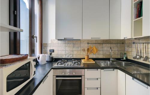 Beautiful Apartment In Venezia -ve- With 2 Bedrooms And Wifi - image 14