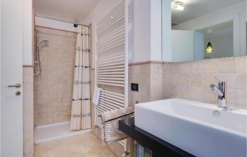 Beautiful Apartment In Venezia -ve- With 2 Bedrooms And Wifi - image 12