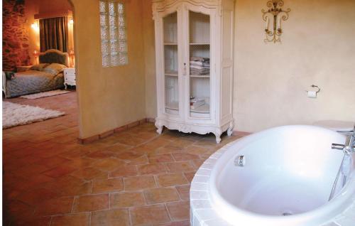 Holiday home Chemin De Veyrac - image 10
