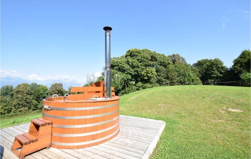  Amazing Home In Borgo Valbelluna With 10 Bedrooms, Jacuzzi And Sauna in Pranòtz