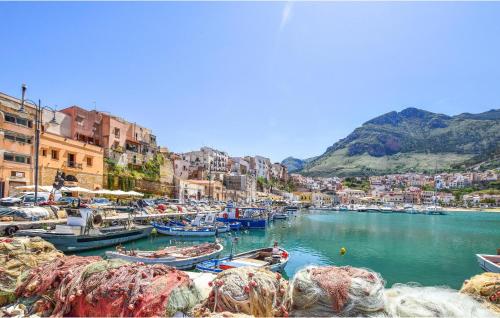 3 Bedroom Cozy Home In Castellammare Del G - image 4