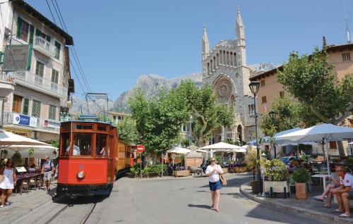 Holiday Home Soller with a Fireplace 09 - image 7