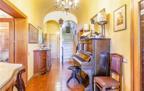 Amazing Home In Crespina Pi With Kitchen