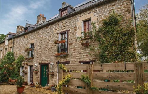 Beautiful Home In Plouer Sur Rance With 6 Bedrooms And Wifi - Location saisonnière - Plouër-sur-Rance