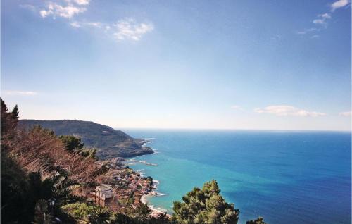  Awesome home in S,Mauro Cilento -SA- with 4 Bedrooms, Private swimming pool and Outdoor swimming pool in Casal Sottano