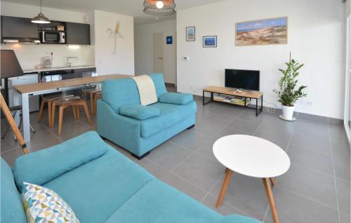 Amazing apartment in Aigues-Mortes w/ 1 Bedrooms - image 12