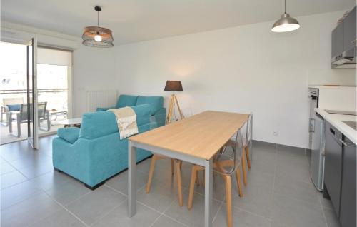 Amazing apartment in Aigues-Mortes w/ 1 Bedrooms - image 3