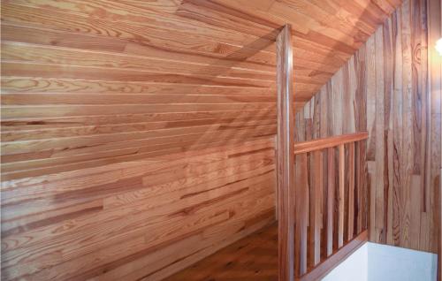 Amazing home in Kerbors w/ 2 Bedrooms - image 4
