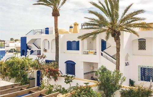 One-Bedroom Apartment in Roquetas de Mar - image 10