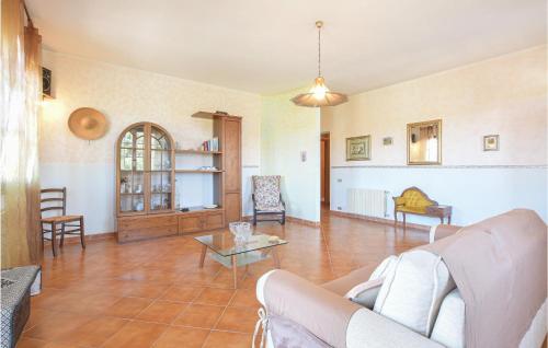 3 Bedroom Lovely Apartment In Villaurbana