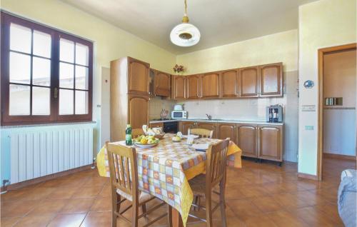 3 Bedroom Lovely Apartment In Villaurbana