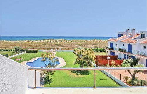 Three-Bedroom Holiday Home in Torroella de Montgri gîte à louer Platja de la Fonollera