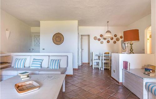 2 Bedroom Stunning Home In Golfo Di Marinella