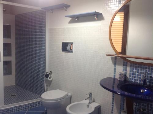 Double or Twin Room image 6