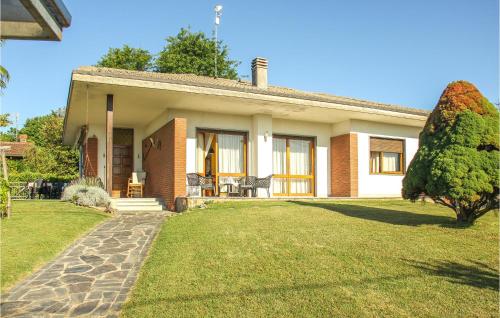 Stunning home in Agrate Conturbia with WiFi and 3 Bedrooms gîte à louer Recetto