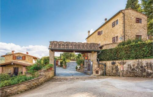 Lovely Apartment In Prato Dera Pi