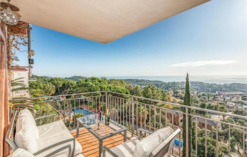 Awesome home in Lloret de Mar w/ Outdoor swimming pool and 4 Bedrooms - image 5