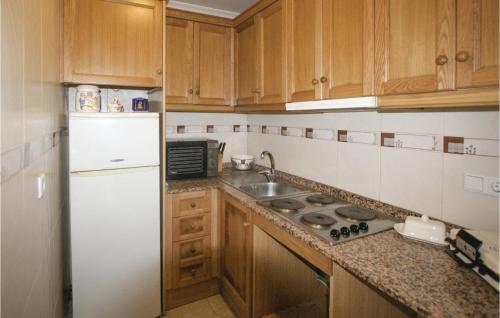 Awesome apartment in Torrevieja w/ 2 Bedrooms - image 6