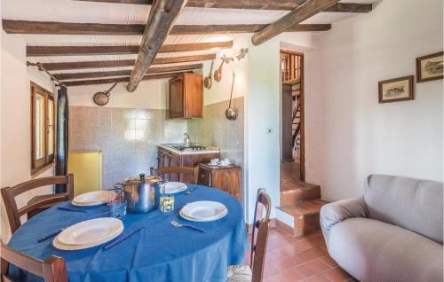  Stunning apartment in Castiglione d,Lago PG with 2 Bedrooms, WiFi and Outdoor swimming pool in Strada