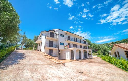  Amazing apartment in Policastro Bussentino with 2 Bedrooms and WiFi, Ferienwohnung in Policastro Bussentino