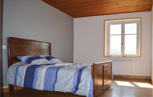 Three-Bedroom Holiday Home in Cheylade - image 2
