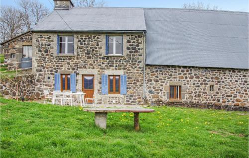 Three-Bedroom Holiday Home in Cheylade - image 11