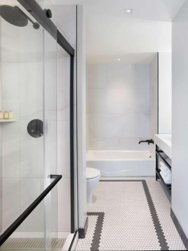 One-Bedroom King Suite - Non-Smoking image 2