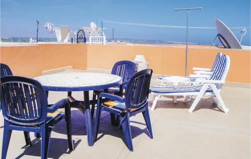 beranda/teres, Beautiful Apartment In Torrevieja in El Chaparral