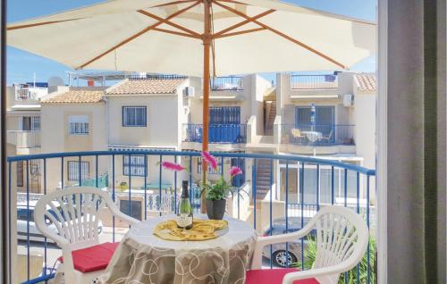 beranda/teres, Beautiful Apartment In Torrevieja in El Chaparral