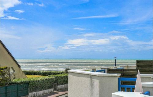 Gorgeous Apartment In Hauteville-sur-mer With Wifi