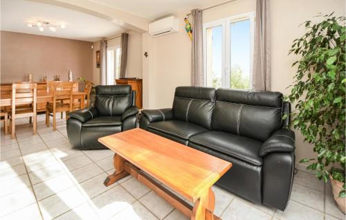 Gorgeous Home In Montignargues With Kitchen