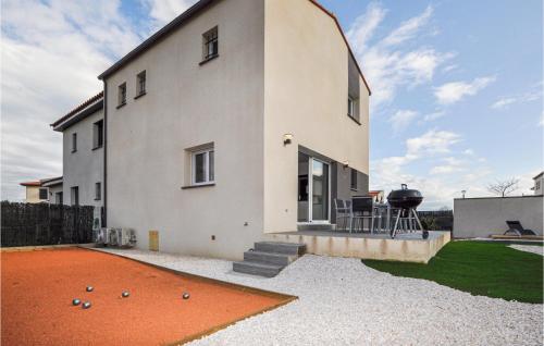 Amazing home in Sanint Cyprien w/ WiFi and 3 Bedrooms gîte à louer Latour-Bas-Elne