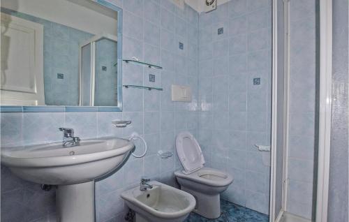 One-Bedroom Apartment image 7