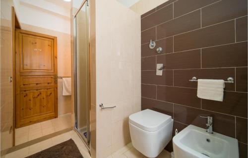 Four-Bedroom Holiday Home image 3