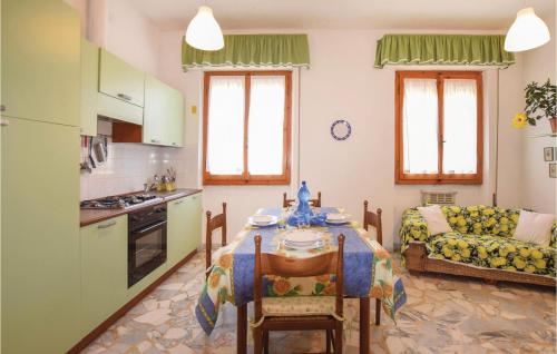  Awesome apartment in Lido di Camaiore w/ 2 Bedrooms in Lido di Camaiore
