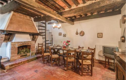  Amazing apartment in Castiglione d,Lago PG with 2 Bedrooms, WiFi and Outdoor swimming pool in Strada