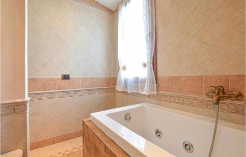 Vannas istaba, Stunning Home In Saline Ioniche in Saline Joniche