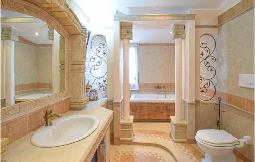 Vannas istaba, Stunning Home In Saline Ioniche in Saline Joniche