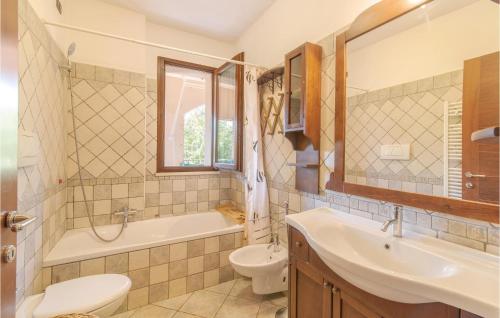 Bathroom, Awesome apartment in Pesaro -PU- with 2 Bedrooms and Internet in Trebbiantico