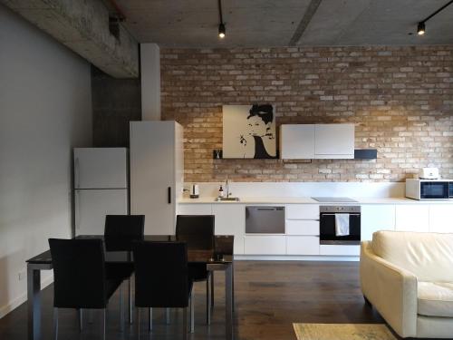 Brand New Spacious Woden Apartment - KingBed&WiFi - Canberra