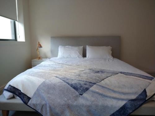 Brand New Spacious Woden Apartment - KingBed&WiFi