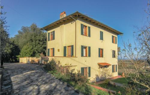 Three-Bedroom Holiday Home in Castelvecchio di Comp. 