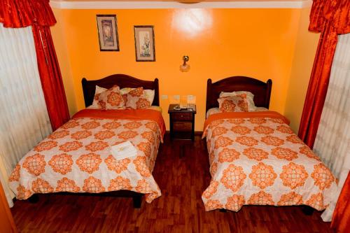 1 double bed, 1 twin bed