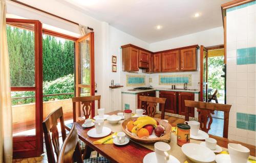 virtuve, 4 Bedroom Cozy Home In Montopoli Di Sabina Ri in Montopoli Di Sabina