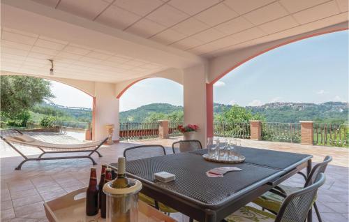 Awesome Apartment In Perugia -pg- With 3 Bedrooms, Internet And Outdoor Swimming Pool in Ponte Felcino