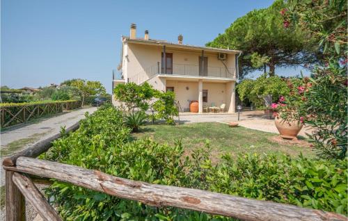 Stunning Apartment In Capalbio Scalo - Chiarone Scalo