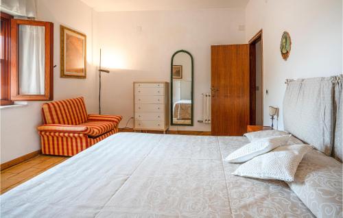 3 Bedroom Cozy Apartment In Capalbio Scalo