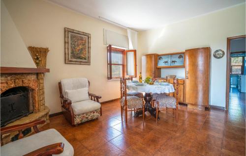3 Bedroom Cozy Apartment In Capalbio Scalo